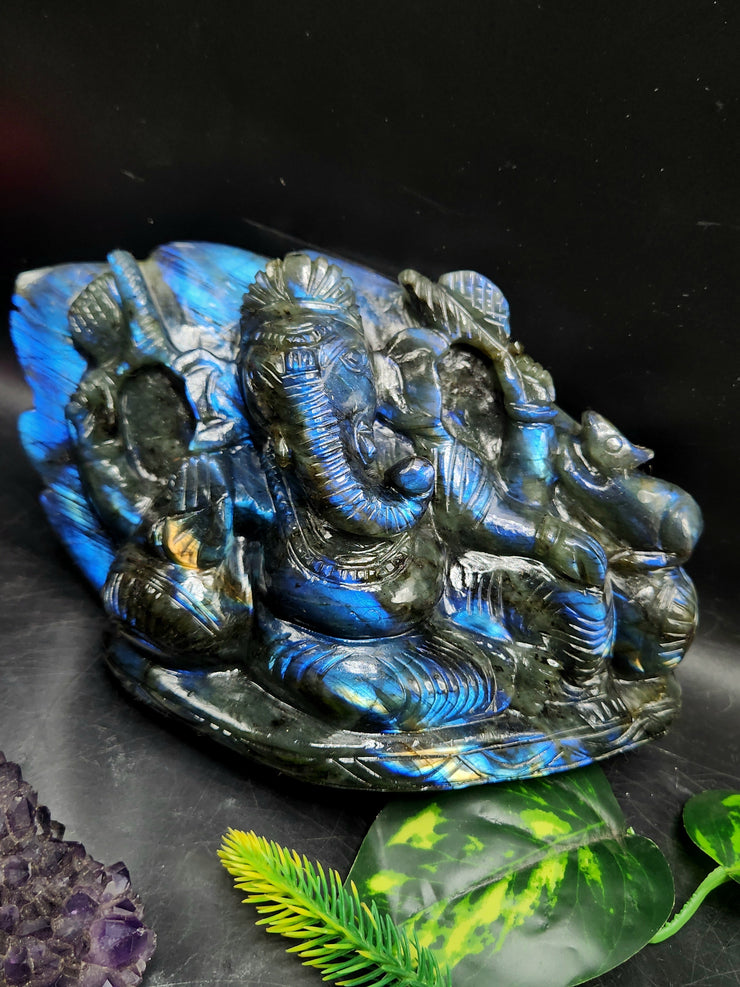 How Labradorite Gemstone Can Help You Let Go of Past Trauma and Bad Memories | Labradorite Stone: The Ultimate Gemstone for Healing, Transformation, and New Beginnings