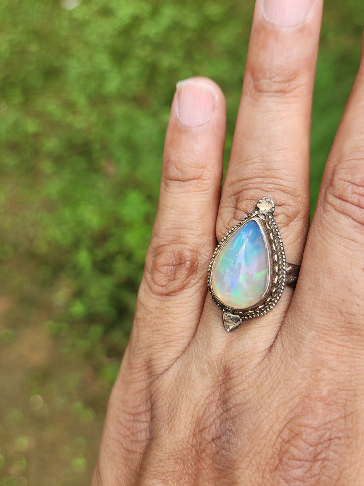 Ethiopian Opal: The Unique Gemstone of Creativity, Wealth, and Spiritual Transformation