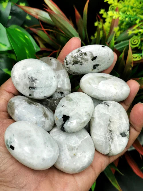 Moonstone Crystal Benefits: How This Powerful Gemstone Attracts Peace, Wealth & Positive Energy