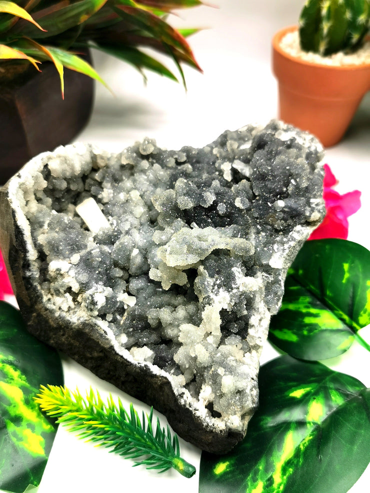 Healing Through Earth’s Energy: The Black Chalcedony Geode and Its Role in Emotional Detox and Digital Mindfulness