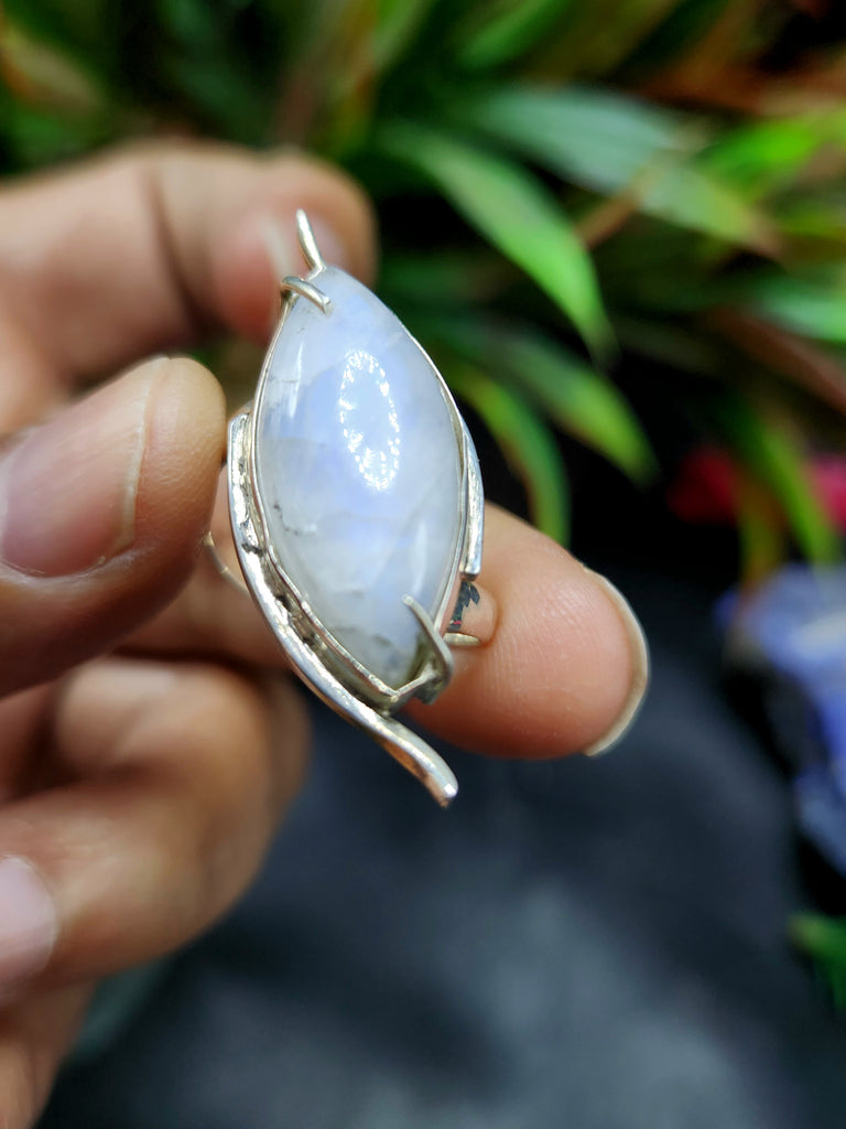 Moonstone Finger Ring in 925 Silver for a Unique Christmas Look