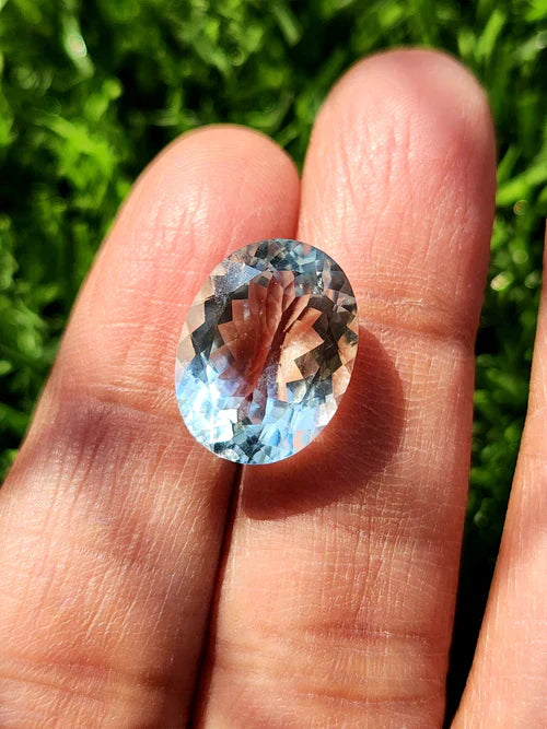 Aquamarine’s Timeless Tale: How This Ocean-Colored Gemstone Inspires Bravery, Healing, and Creative Expression