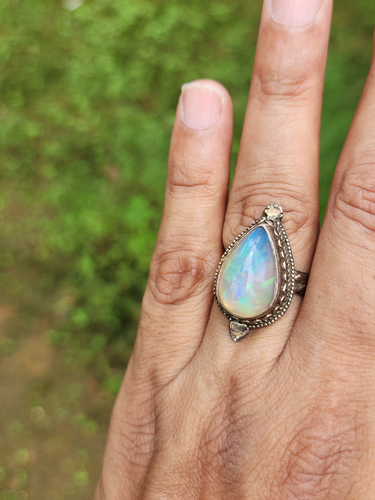Ethiopian Opal: The Unique Gemstone of Creativity, Wealth, and Spiritual Transformation