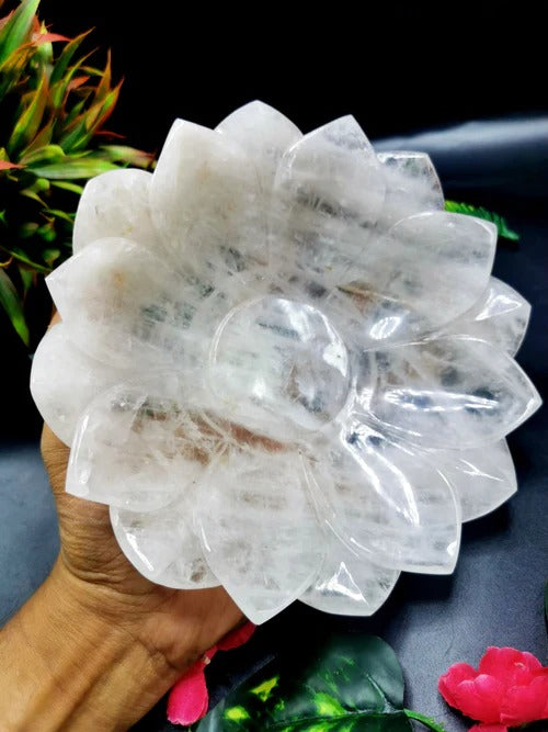 The Elegance of Tranquility: Exploring the Lotus Bowl Hand-Carved in White Quartz