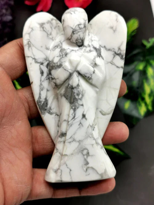 Moonstone, Howlite, and Clear Quartz Explained: Traditional Benefits, History, and Crystal Guide