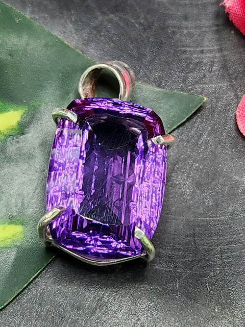 What are the Healing Gemstones that Help Control Anger and Restore Emotional Balance?