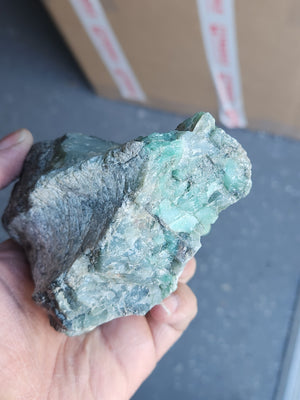 Natural Sakota Emerald Rough Stone: A Treasure of Calm, Harmony, and Abundance | Reiki/Chakra/Healing/Energy | Size 5 inch