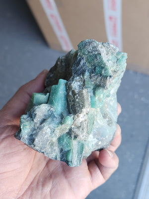 Natural Sakota Emerald Rough Stone: A Treasure of Calm, Harmony, and Abundance | Reiki/Chakra/Healing/Energy | Size 5 inch