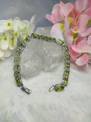 Bracelete in Peridot made in 925 silver with rhodium plating | Gemstone Bracelet | Crystal Jewelry | Mothers day gift | Silver gifts | August Birthstone