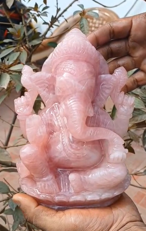 Sculpting Divinity: The Rose Quartz Ganesh - A Harmonious Fusion of Art and Spirituality