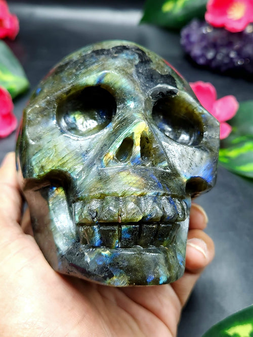 Labradorite skull with blue flash - Haloween gift / Crystal gift / Crystal Healing - Shwasam