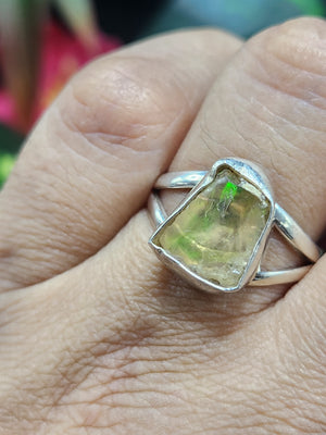 Ethiopian Opal Rough Single Stone Finger Ring - A Mesmerizing Fusion of Nature and Craftsmanship