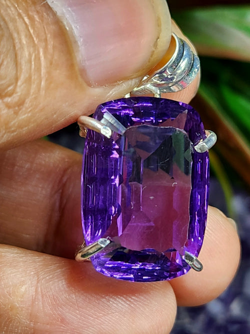 Amethyst Faceted Pendant: A Sterling Silver Masterpiece - 32 carats