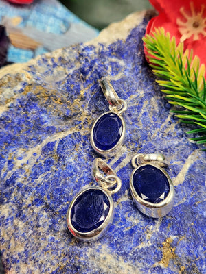 Tanzanite Pendants in 925 Silver: Elegance with a Touch of Ethereal Beauty