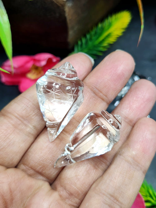 Clear Quartz Conch Shell - A Fusion of Sacred Significance and Healing Energies