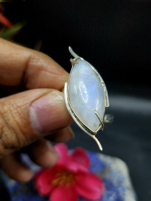 Moonstone Ring in 925 silver - Embracing Lunar Elegance and Harmony - Finger Ring
