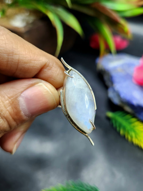 Moonstone Ring in 925 silver - Embracing Lunar Elegance and Harmony - Finger Ring