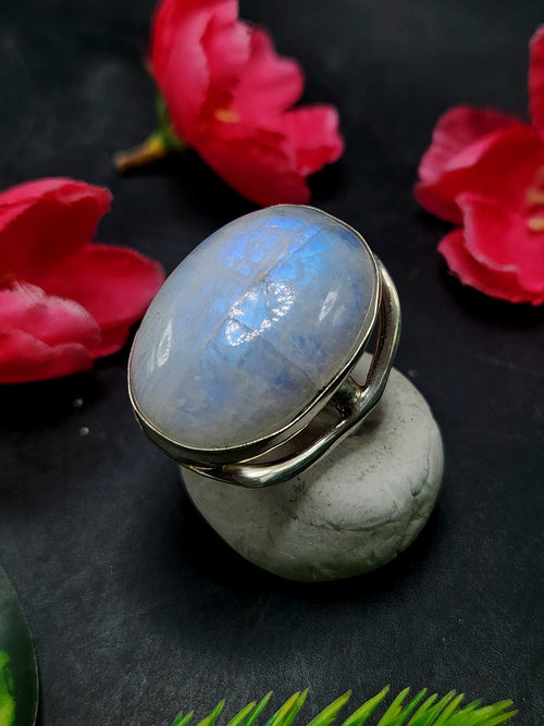 Moonstone Finger Ring in 925 Silver - Enhancing Beauty and Well-being