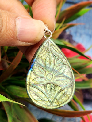 Labradorite Floral Carving Oval Pendant with 925 Silver Loop - A Fusion of Elegance and Mystique