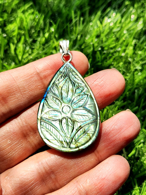 Labradorite Floral Carving Oval Pendant with 925 Silver Loop - A Fusion of Elegance and Mystique