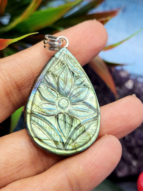 Labradorite Floral Carving Oval Pendant with 925 Silver Loop - A Fusion of Elegance and Mystique