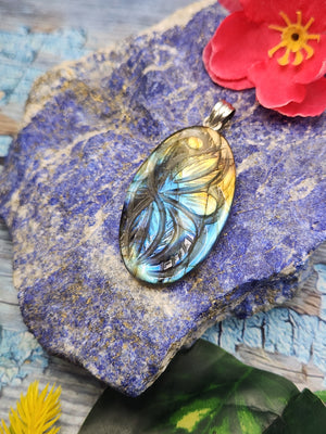 Labradorite Floral Carving Oval Pendant - Radiant Elegance and Mystical Aura