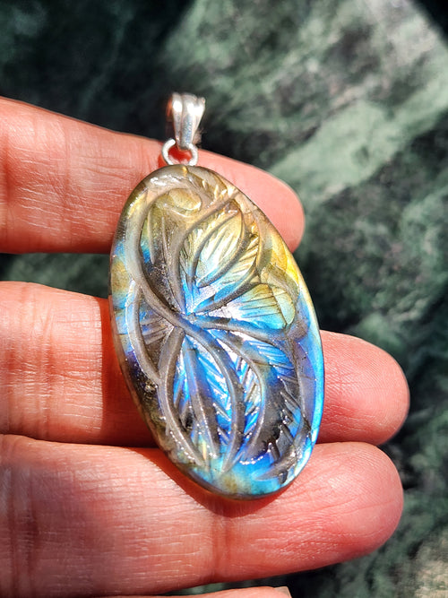 Labradorite Floral Carving Oval Pendant - Radiant Elegance and Mystical Aura