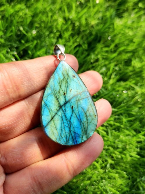 Labradorite Floral Carving Oval Pendant - Nature's Elegance and Mystical Charm