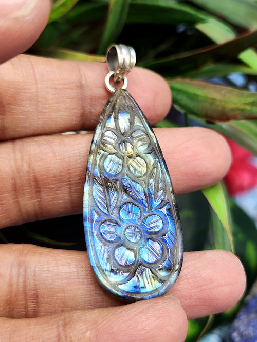 Labradorite Floral Carving Pendant - Nature's Mystique in 925 Silver