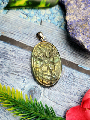 Labradorite Floral Carving Pendant with 925 Silver Loop - A Fusion of Nature's Beauty and Elegance