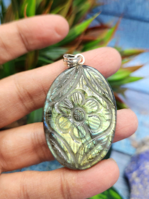 Labradorite Floral Carving Pendant with 925 Silver Loop - A Fusion of Nature's Beauty & Enchanting Harmony