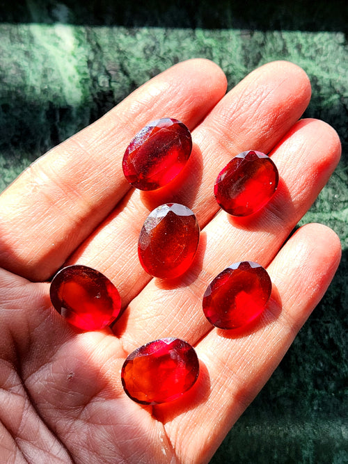 Hessonite Garnet Faceted Loose Gemstones in Oval Shaped - Earthy Elegance and Spiritual Vitality - Lot of 7 units