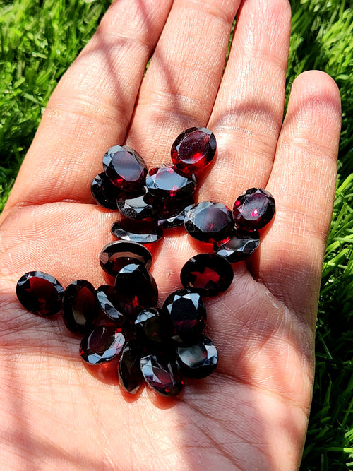 Red Garnet Faceted Loose Gemstones in Oval Shaped - Fiery Elegance and Vitality - Lot of 23 units