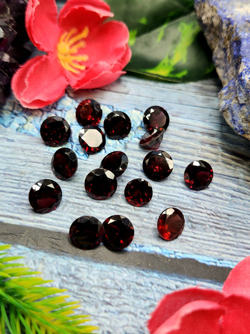 Red Garnet Faceted Loose Gemstones in Round Shaped - Radiant Passion and Timeless Beauty - Lot of 16 units