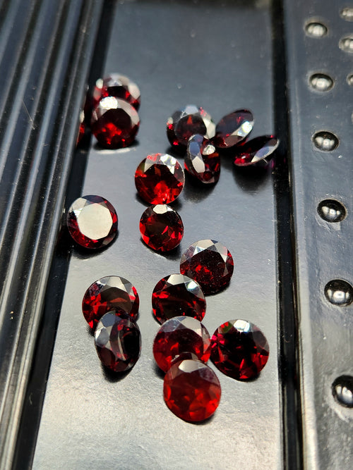 Red Garnet Faceted Loose Gemstones in Round Shaped - Radiant Passion and Timeless Beauty - Lot of 16 units