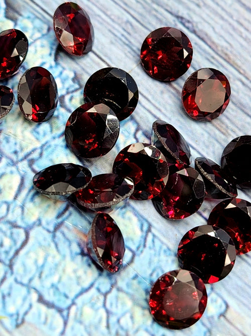 Red Garnet Faceted Loose Gemstones in Round Shaped - Radiant Splendor and Empowering Passion - Lot of 20 units