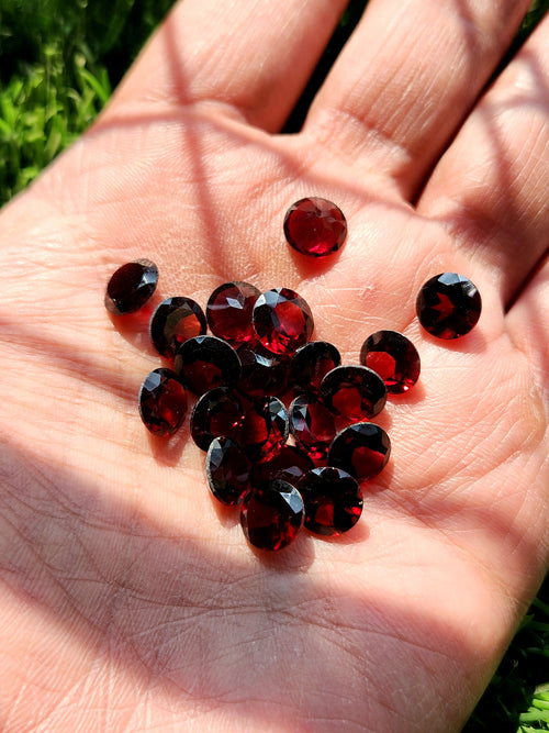 Red Garnet Faceted Loose Gemstones in Round Shaped - Radiant Splendor and Empowering Passion - Lot of 20 units