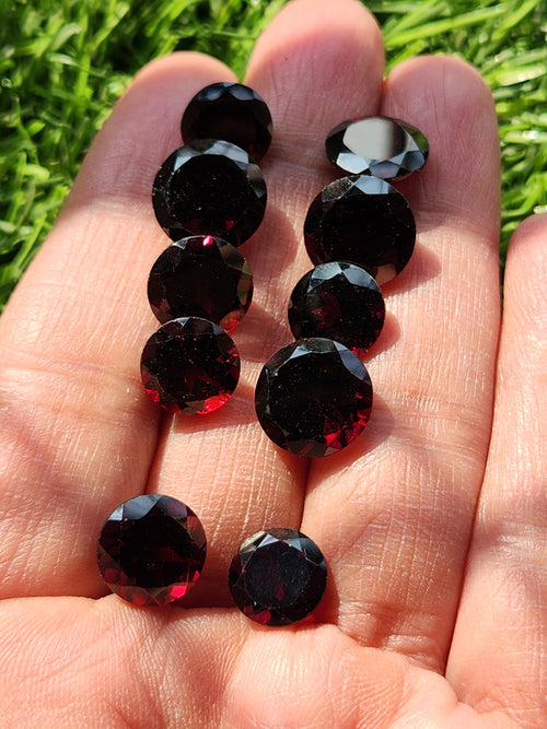 Red Garnet Faceted Loose Gemstones in Round Shaped - Timeless Radiance and Inner Vitality - Lot of 10 units