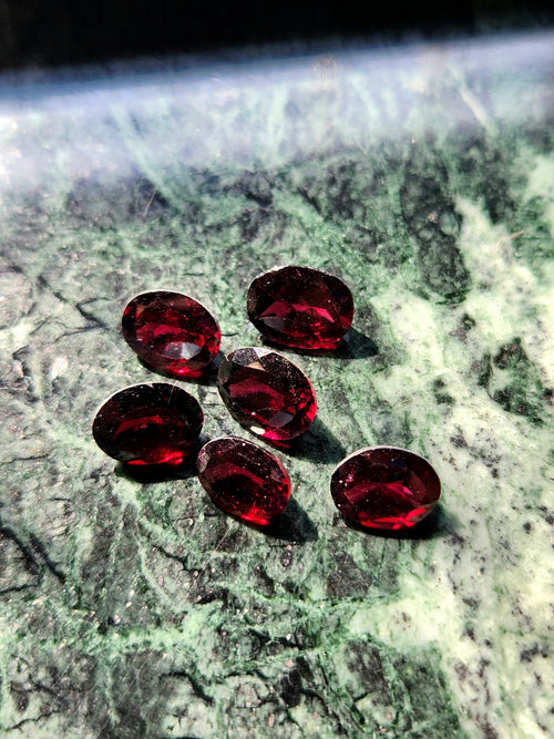 Red Garnet Faceted Loose Gemstones in Oval Shaped - Timeless Sophistication & Passionate Elegance - Lot of 6 units