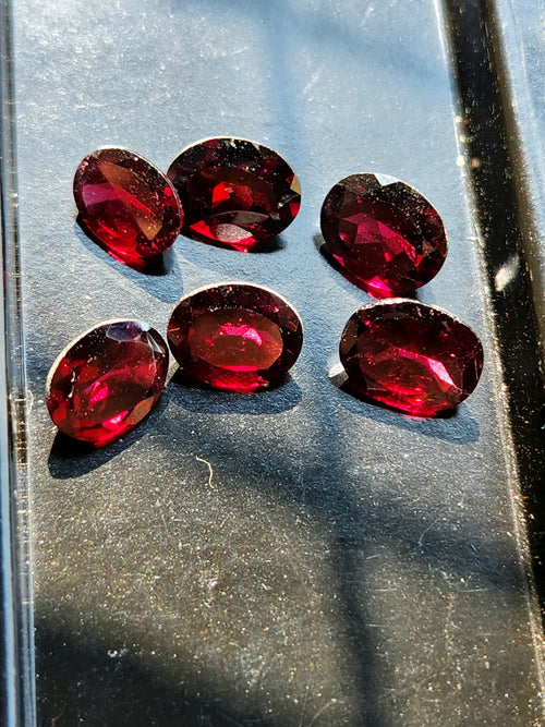 Red Garnet Faceted Loose Gemstones in Oval Shaped - Timeless Sophistication & Passionate Elegance - Lot of 6 units
