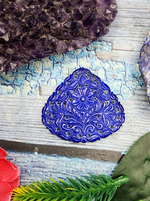 Lapis Lazuli Carved Mughal Floral Design Miniature: A Tribute to Elegance and Heritage in Jewelry Making
