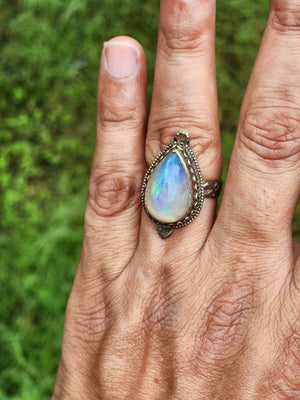 Ethiopian Opal Finger Ring in 925 Silver – A Mystical Gemstone Accessory to Enhance Intuition, Emotional Balance and Spiritual Growth | Weight 30 carats