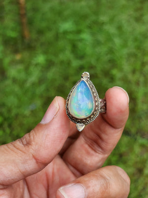 Ethiopian Opal Finger Ring in 925 Silver – A Mystical Gemstone Accessory to Enhance Intuition, Emotional Balance and Spiritual Growth | Weight 30 carats