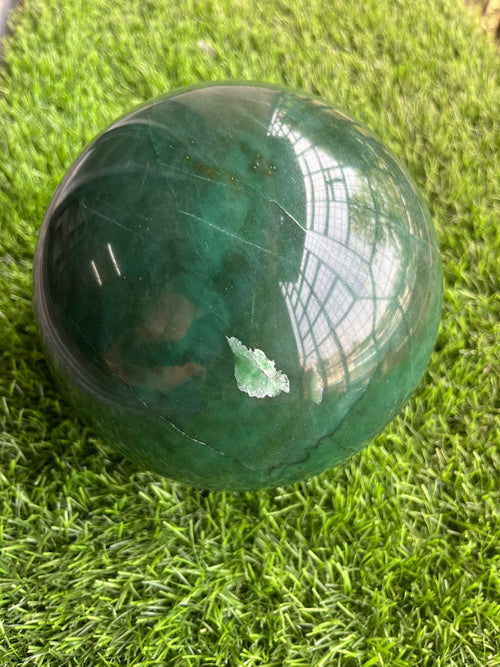 Dark Green Aventurine Sphere: A Marvel of Nature and Crystal Healing - 7.1 kgs
