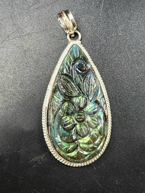 Labradorite Floral Carving Teardrop Pendant - Captivating Beauty in Silver-Coated Metal