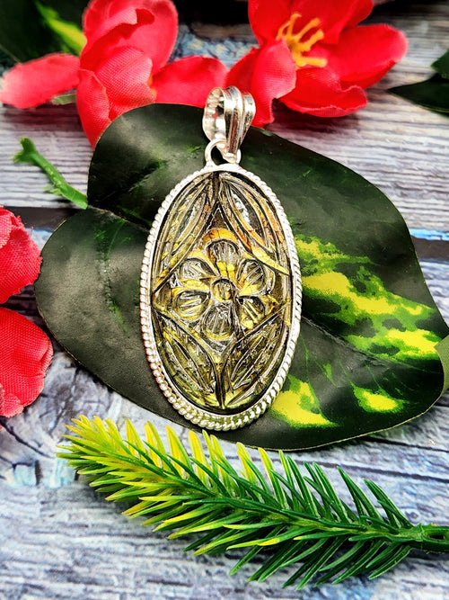 Labradorite Floral Carving Oval Pendant - Captivating Mystique Crafted by Artisans