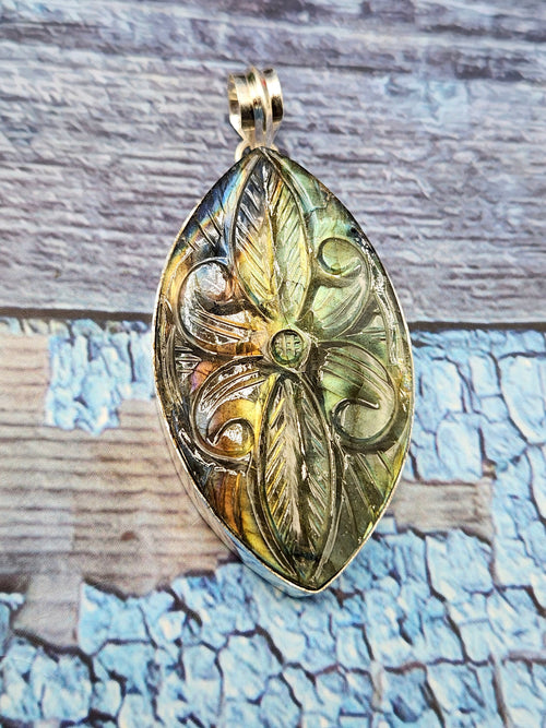 Labradorite Floral Carving Oval Pendant - Unveiling the Ethereal Beauty of Labradorite