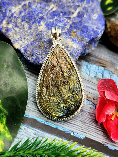 Labradorite Floral Carving Teardrop Pendant - Unveiling the Enchanting Beauty of Labradorite