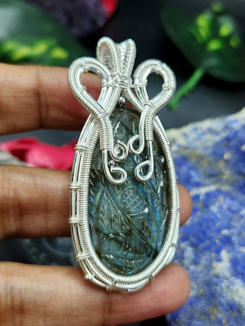 Labradorite Floral Carving Oval Pendant - A Fusion of Elegance and Artistry