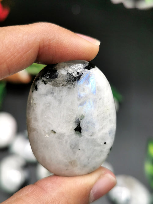 Moonstone palm stones - ONE PIECE - crystal/chakra/reiki/healing - 35 gms weight